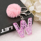 Llavero a crochet paso a paso con pompón glitter y letras doradas – Bag Charm Premium