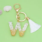 Llaveros Charms Personalizados con Iniciales - Letras Doradas y Borla Blanca para Bolsos