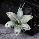 Llavero de Flores Orquídea y Lirio Artesanal - Keychain Premium para Decoración de Bolsos