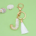 Llaveros Charms Personalizados con Iniciales - Letras Doradas y Borla Blanca para Bolsos