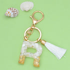 Llaveros Charms Personalizados con Iniciales - Letras Doradas y Borla Blanca para Bolsos