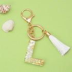 Llaveros Charms Personalizados con Iniciales - Letras Doradas y Borla Blanca para Bolsos