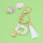 Llaveros Charms Personalizados con Iniciales - Letras Doradas y Borla Blanca para Bolsos