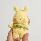 Llavero con Peluche Conejito Tejido a Mano - Premium Crochet Paso a Paso
