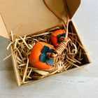 Bag Charms Premium: Llavero de Cuero Genuino para Bolso, Mochila y Accesorios - Diseño Fruta