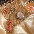 Llavero de Acero Inoxidable con Espejo y Bolsillo - Diseño de Labial y Colgante Plateado, Regalo Ele