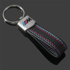 Llavero para llaves de coche de metal y cuero: Elegancia BMW a crochet