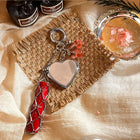 Llavero de Acero Inoxidable con Espejo y Bolsillo - Diseño de Labial y Colgante Plateado, Regalo Ele