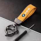 Llavero para llaves de coche BMW a crochet: Elegancia artesanal para tu auto