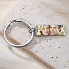 Llavero con foto personalizado a crochet: recuerdo único en acero inoxidable