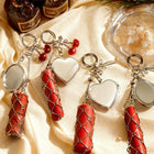 Llavero de Acero Inoxidable con Espejo y Bolsillo - Diseño de Labial y Colgante Plateado, Regalo Ele