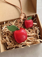 Bag Charms Premium: Llavero de Cuero Genuino para Bolso, Mochila y Accesorios - Diseño Fruta