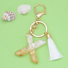 Llaveros Charms Personalizados con Iniciales - Letras Doradas y Borla Blanca para Bolsos