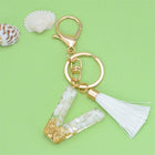 Llaveros Charms Personalizados con Iniciales - Letras Doradas y Borla Blanca para Bolsos
