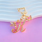 Llavero para Bolso Boutique Angel Iniciales A-Z Mariposa Cristal Metal Charm Colgante Regalo Madre M