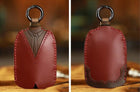 Llavero de Cuero <br> La Protección Suits
