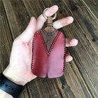 Llavero de Cuero <br> La Protección Suits