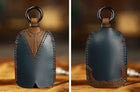 Llavero de Cuero <br> La Protección Suits