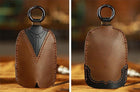Llavero de Cuero <br> La Protección Suits
