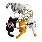 Llavero con peluche de gatito tejido a mano - Muñeco sonriente de crochet, llavero de punto, serie d