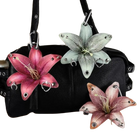 Llavero de Flores Orquídea y Lirio Artesanal - Keychain Premium para Decoración de Bolsos