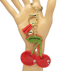 Llavero a crochet paso a paso: Cereza roja con pedrería, colgante artesanal para bolso de verano