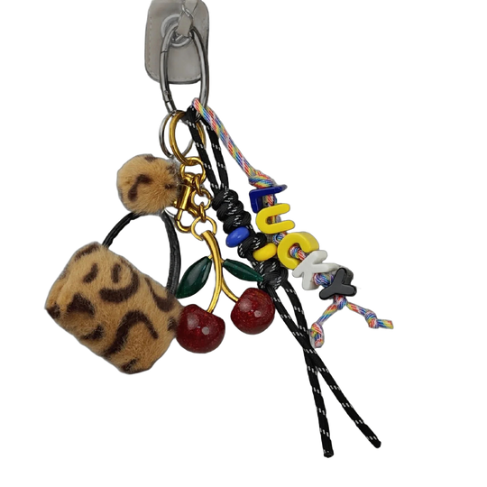 Bag Charm Exclusivo de Cereza Roja - Llavero Elegante para Bolso, Accesorio Premium para Mujer y Hom