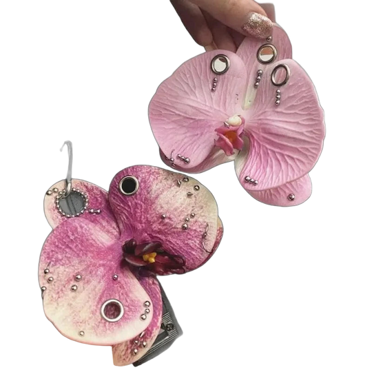 Bag Charm Llavero para Bolso - Colgante Gótico de Orquídea Oscura, Accesorio Premium para Mochila