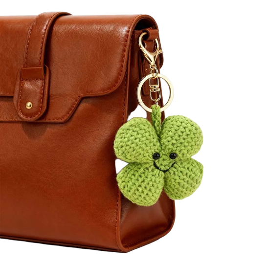 Bag Charm Premium: Llavero Trébol de 4 Hojas y Corazón Tejido - Accesorio Creativo para Bolsos