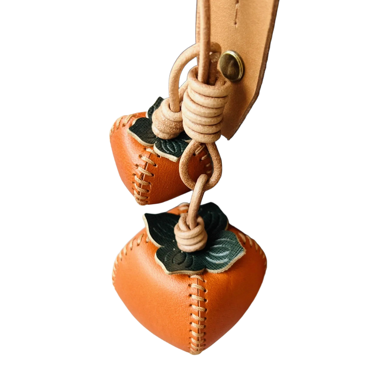 Bag Charms Premium: Llavero de Cuero Genuino para Bolso, Mochila y Accesorios - Diseño Fruta