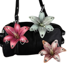 Llavero de Flores Orquídea y Lirio Artesanal - Keychain Premium para Decoración de Bolsos