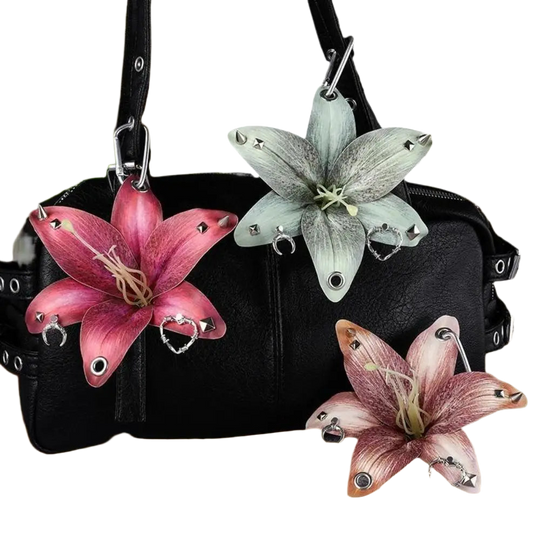 Llavero de Flores Orquídea y Lirio Artesanal - Keychain Premium para Decoración de Bolsos
