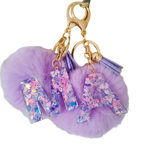 Llavero con Peluche de Letra Inicial y Pompón Morado - Glitter Resina
